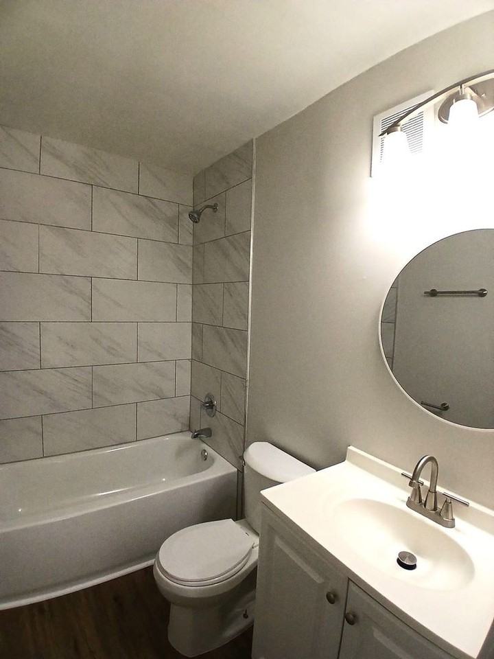 1058 Poplar Ave #3 - Photo 5 of 6