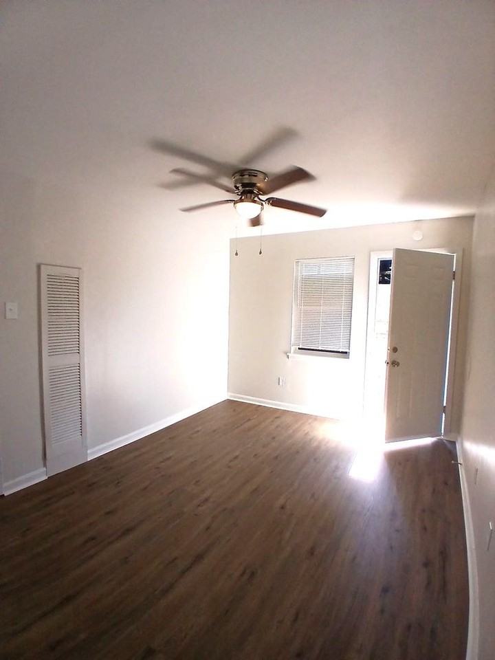 1058 Poplar Ave #3 - Photo 6 of 6