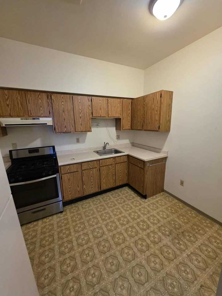 826 Pittsburgh St - Photo 2 of 9