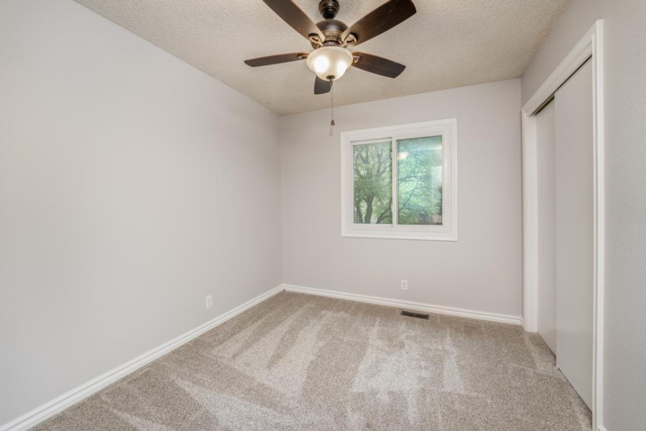 524 E Campus St - Photo 2 of 17