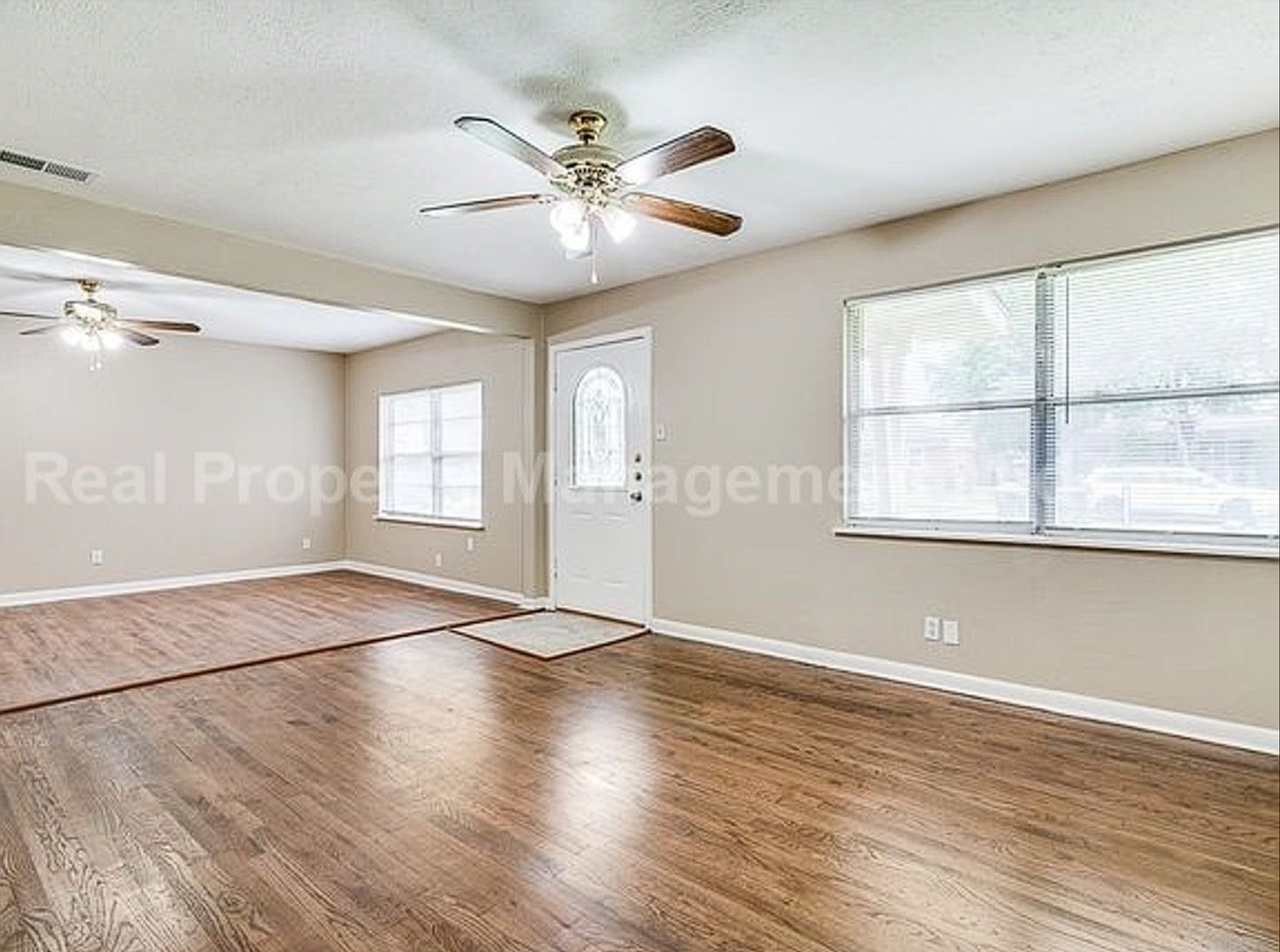 222 Pecos St - Photo 3 of 26