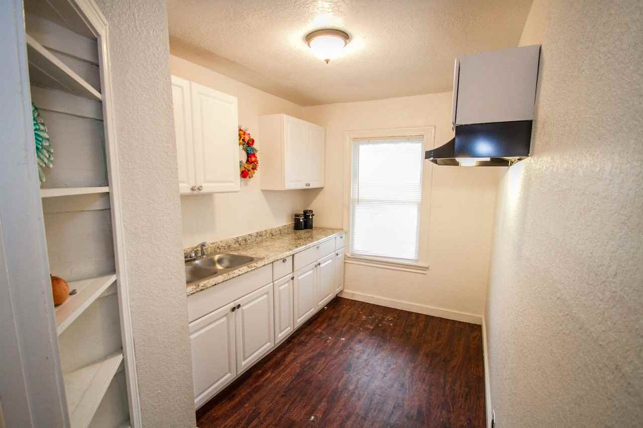 932 Poinsettia - Photo 2 of 20