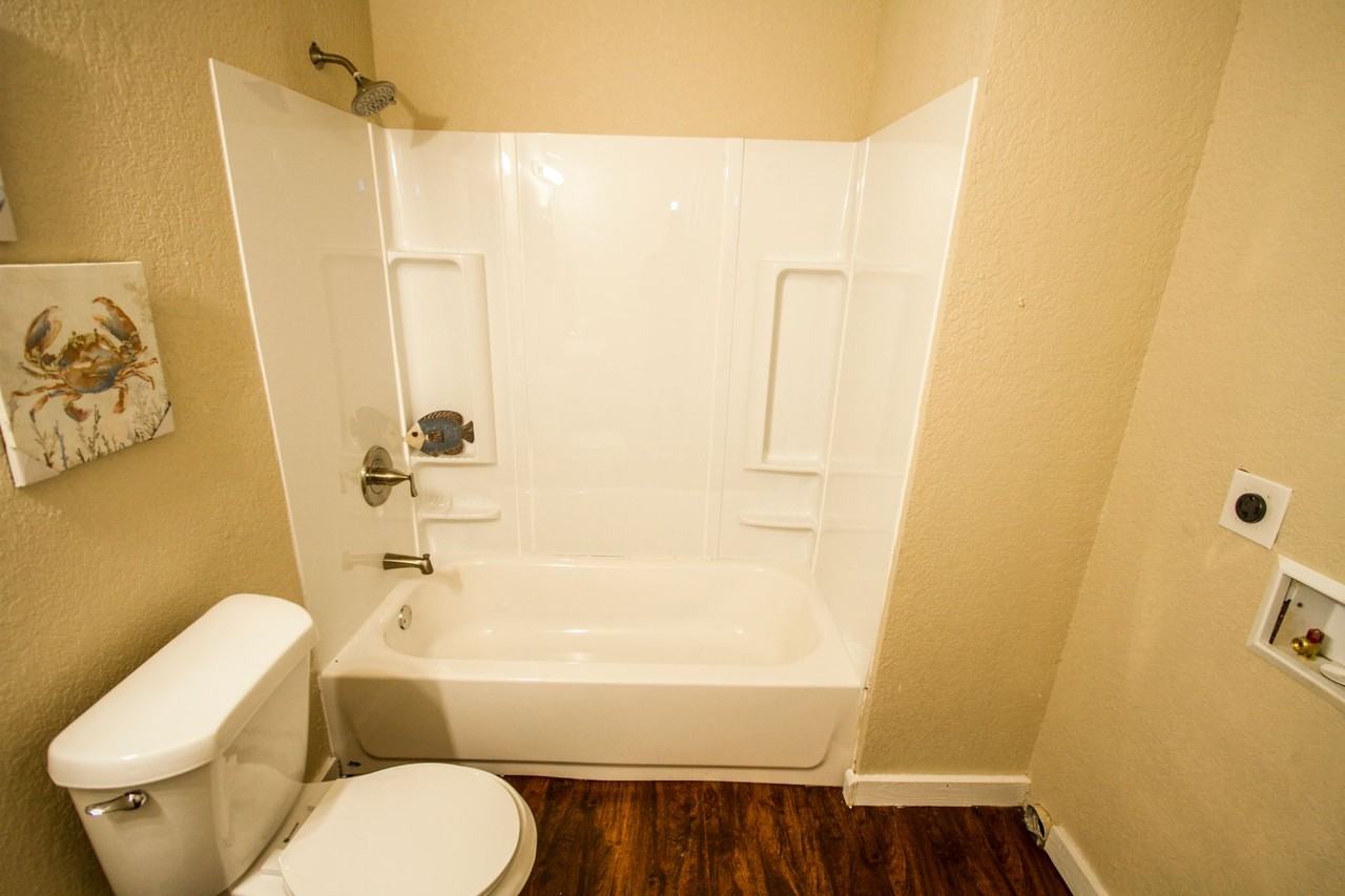 932 Poinsettia - Photo 6 of 20