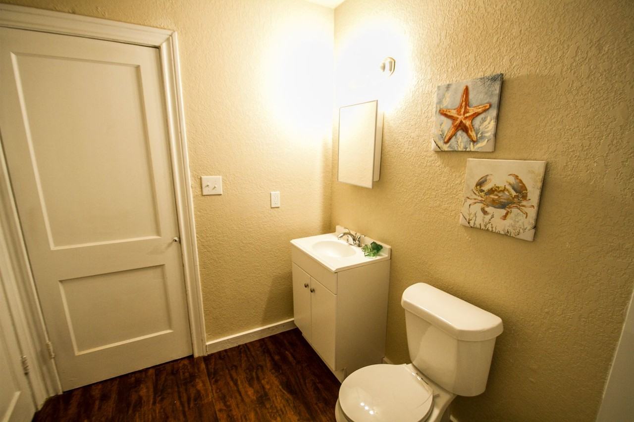 932 Poinsettia - Photo 7 of 20