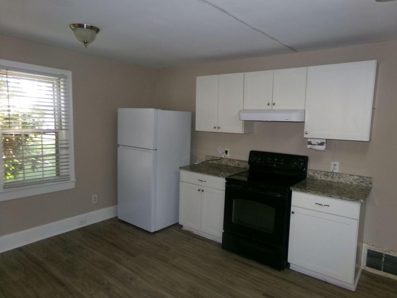 2630 Darrow Rd - Photo 3 of 18