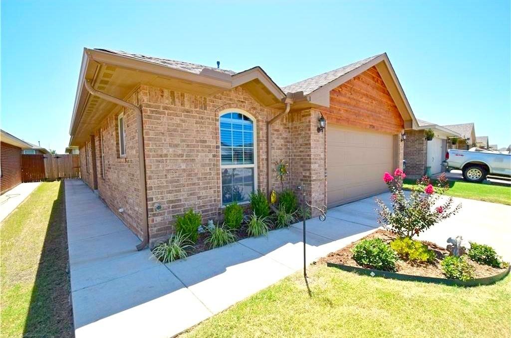 2324 Nw 199th St - Photo 3 of 24