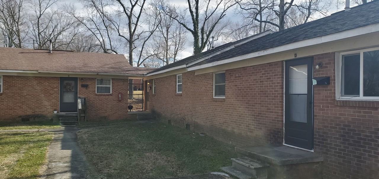 701 Pine St Apt D - Photo 2 of 7