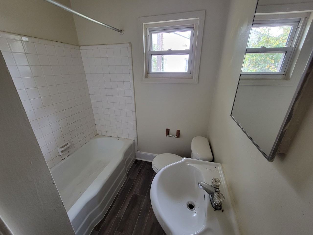 701 Pine St Apt D - Photo 4 of 7