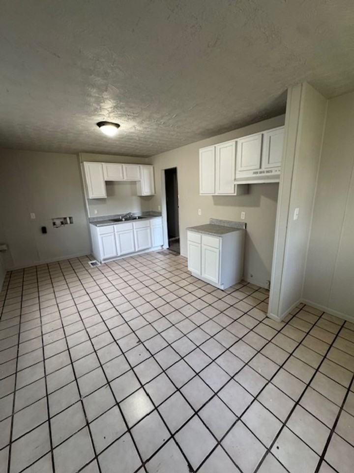 3009 Drexel Ave - Photo 3 of 6
