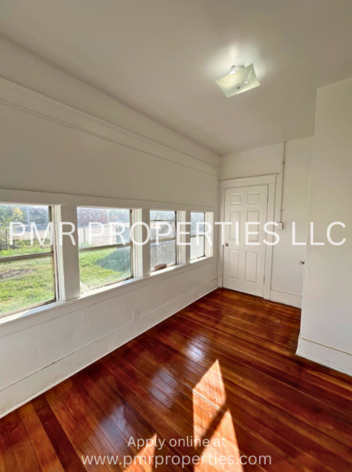 1519 Binney St - Photo 2 of 21