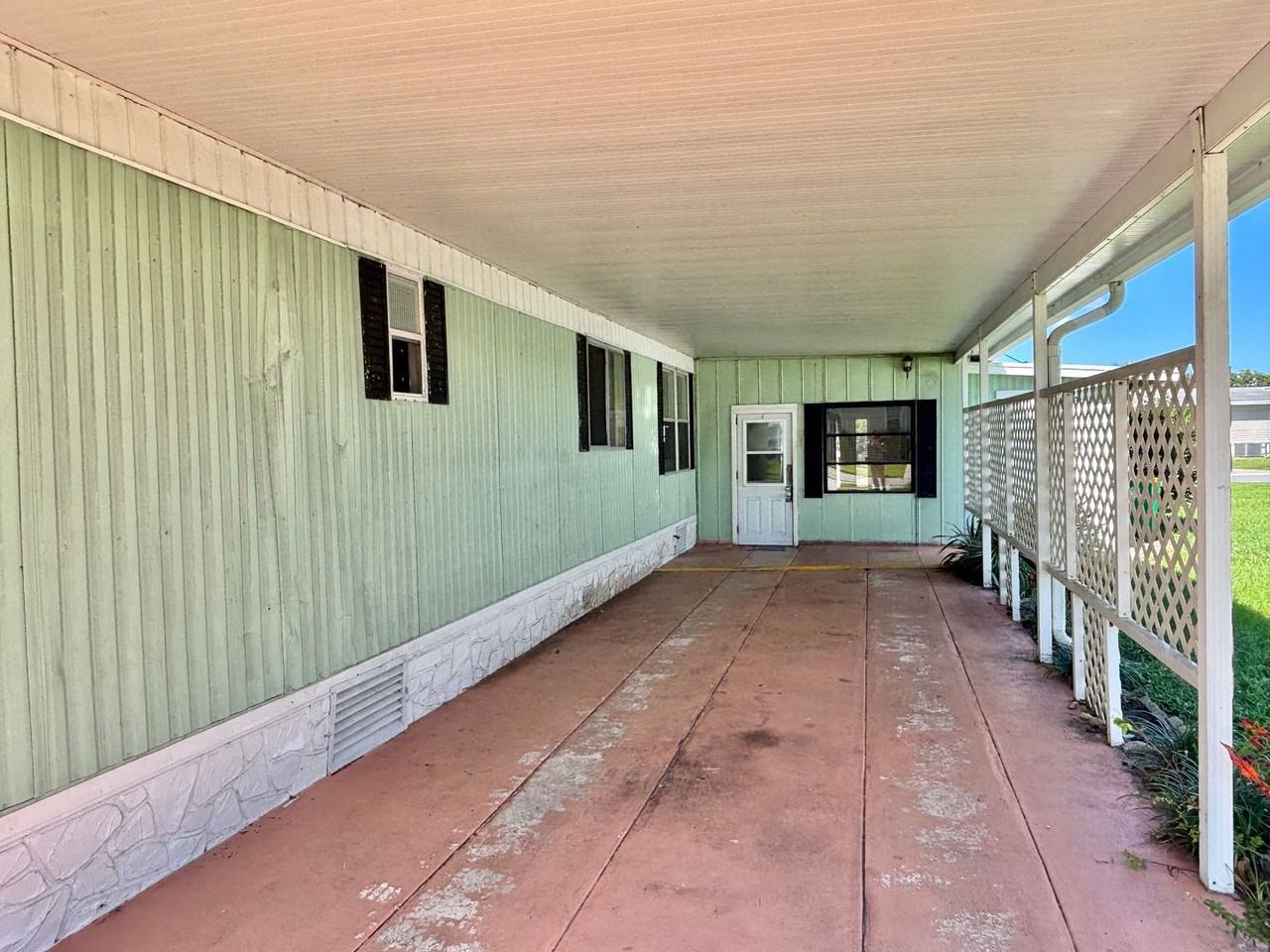 693 Pinewood Blvd - Photo 2 of 23