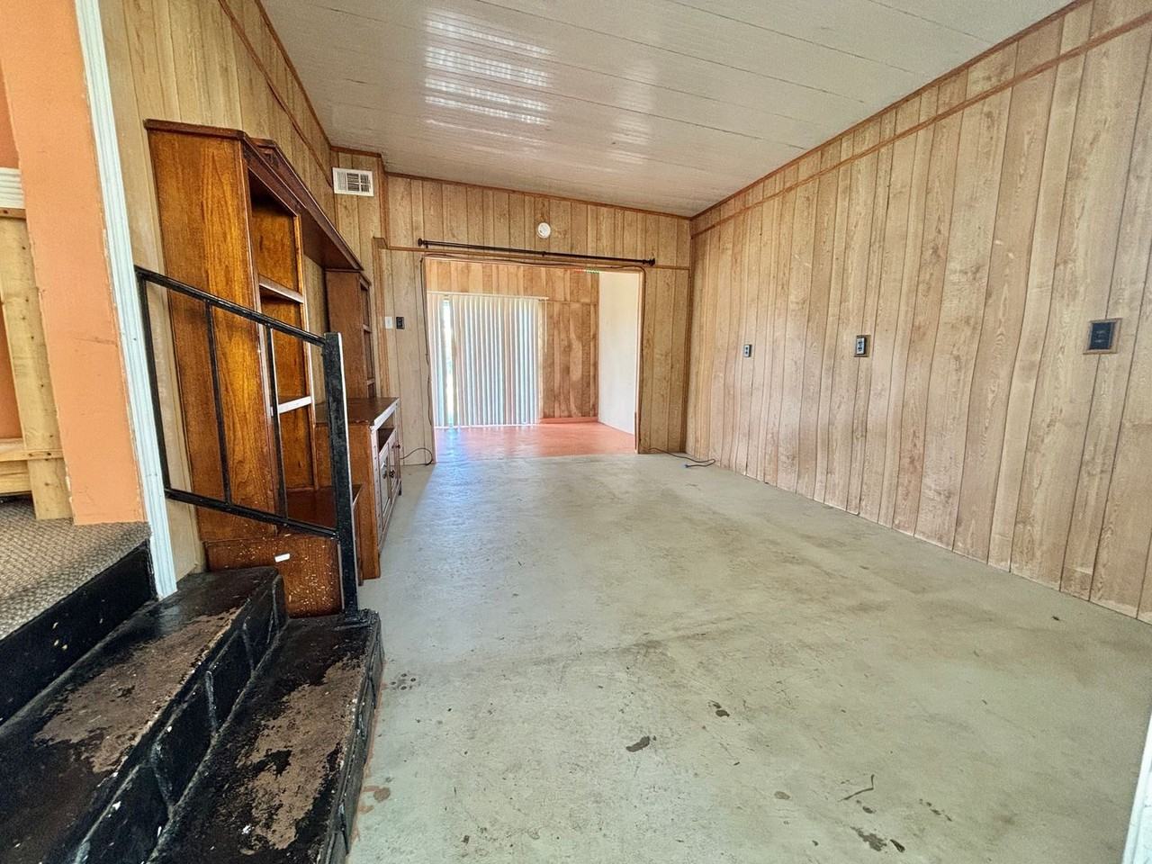 693 Pinewood Blvd - Photo 3 of 23