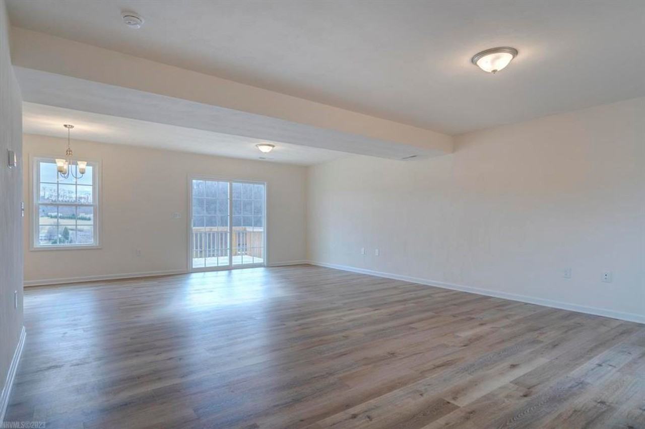 163 Prairie View Ln - Photo 2 of 13