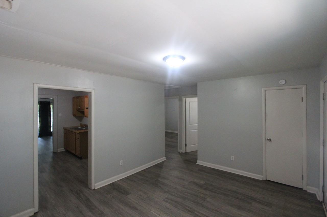 1433 Rayfield Dr - Photo 2 of 14