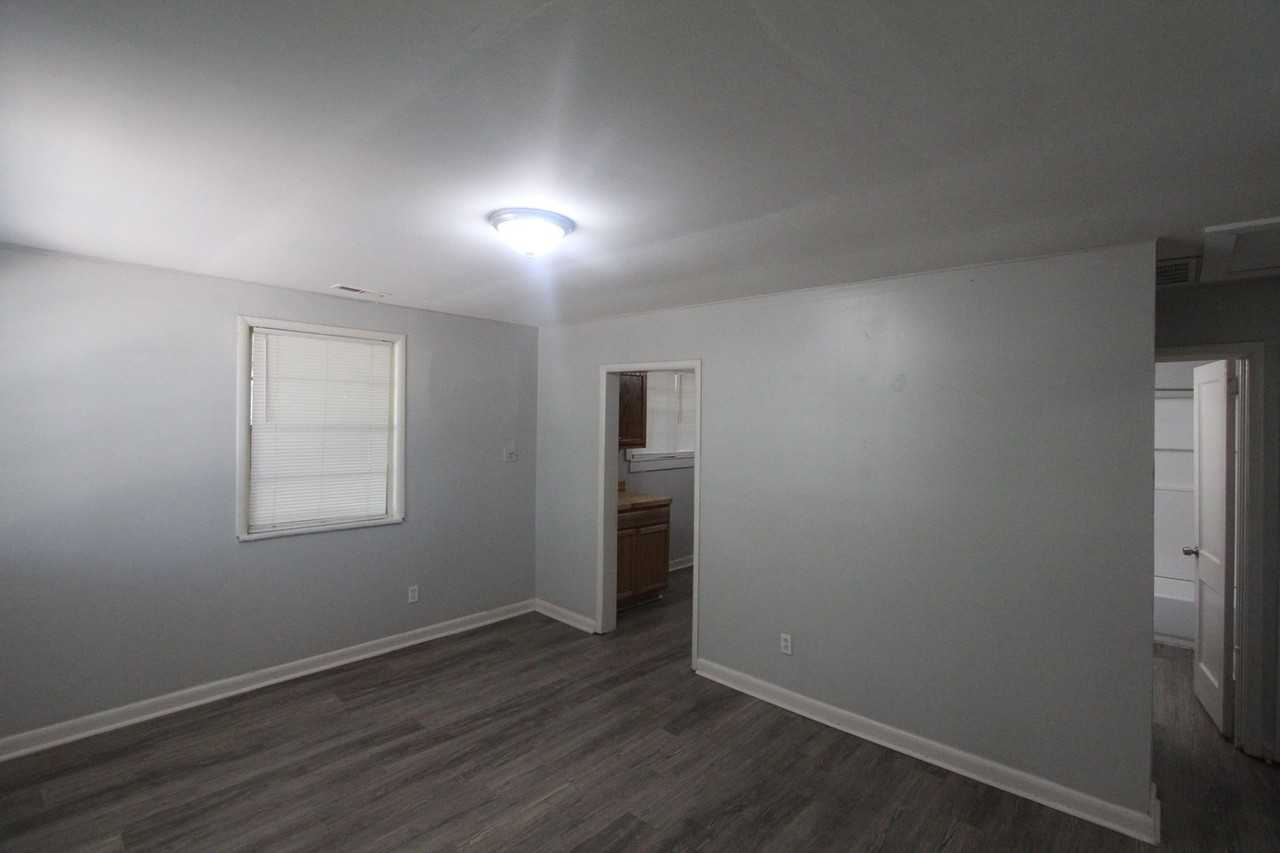 1433 Rayfield Dr - Photo 3 of 14