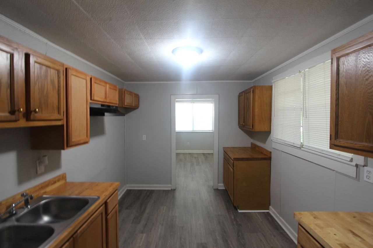 1433 Rayfield Dr - Photo 5 of 14