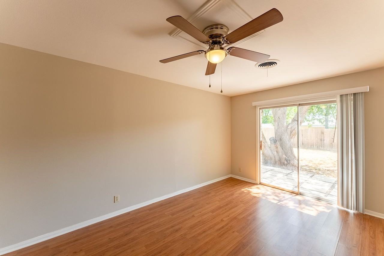 6901 Deborah Dr - Photo 5 of 27