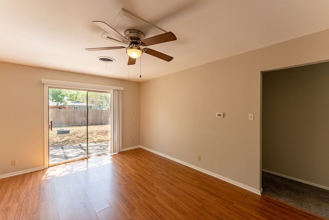6901 Deborah Dr - Photo 6 of 27