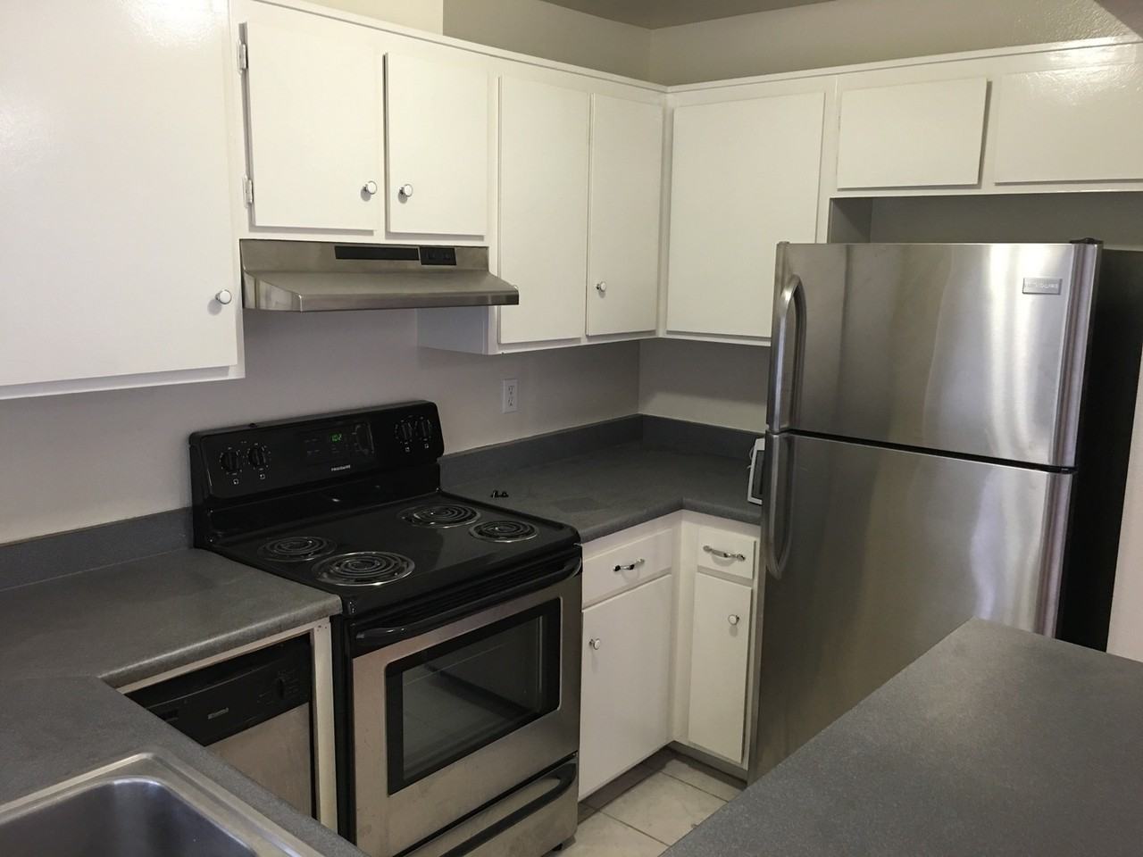 3276 Ashford St #B - Photo 3 of 7