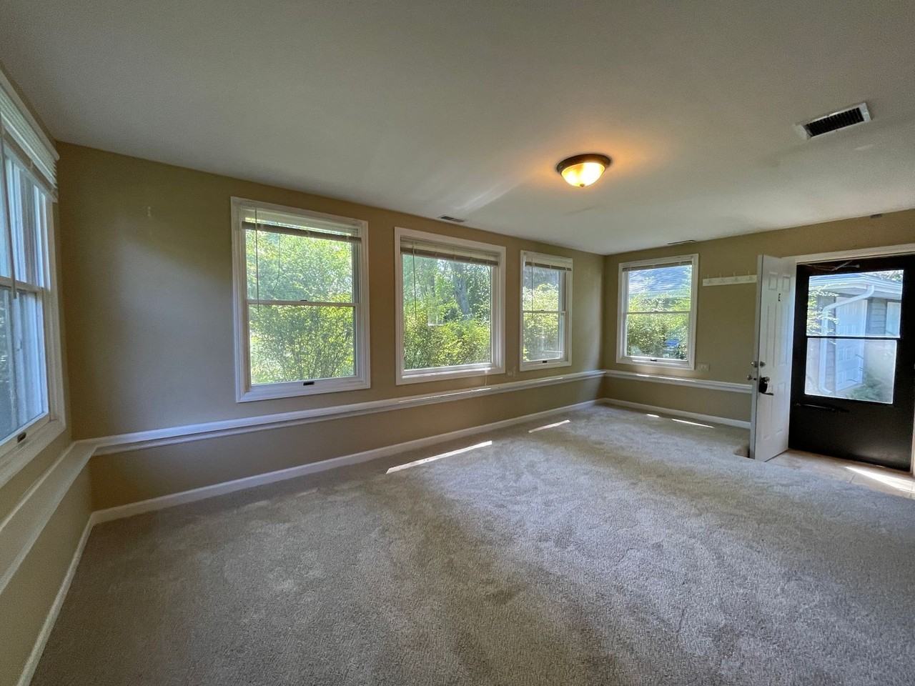 32857 N Alleghany Rd - Photo 4 of 12