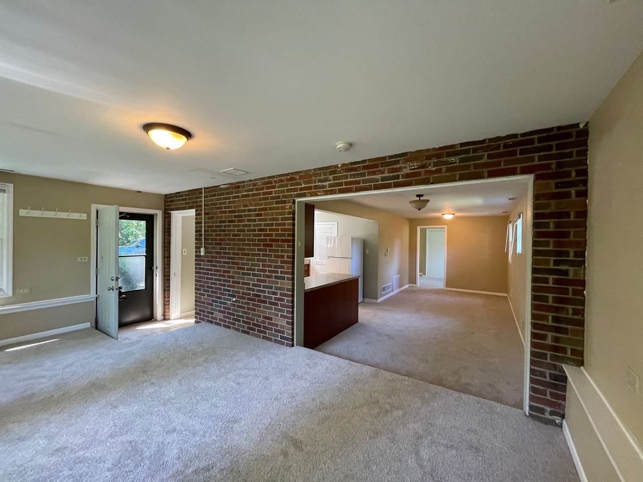 32857 N Alleghany Rd - Photo 5 of 12