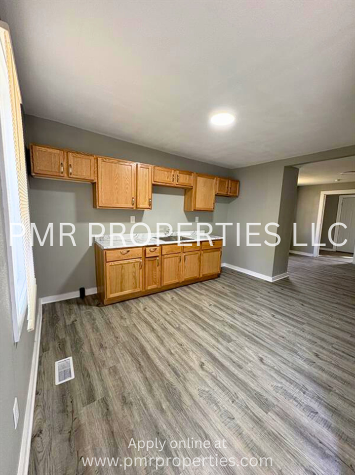 2429 S 10th St - Photo 2 of 8