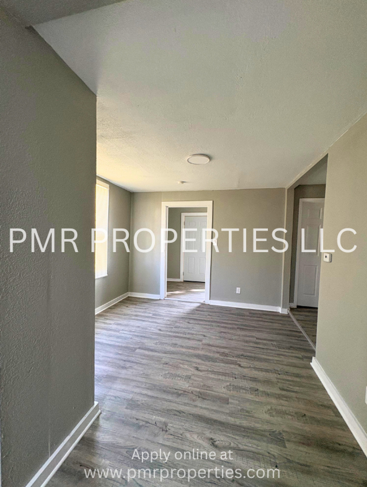 2429 S 10th St - Photo 3 of 8