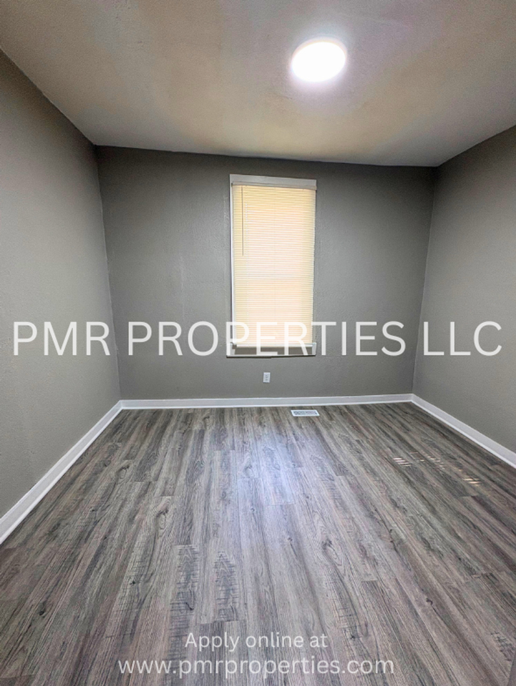 2429 S 10th St - Photo 5 of 8