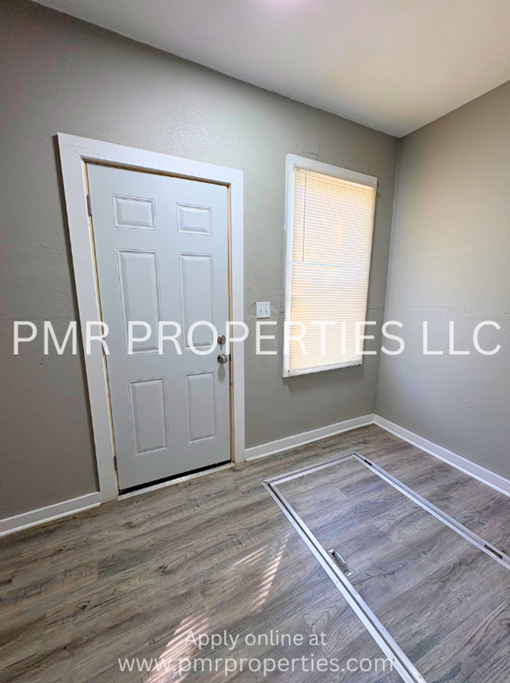 2429 S 10th St - Photo 7 of 8