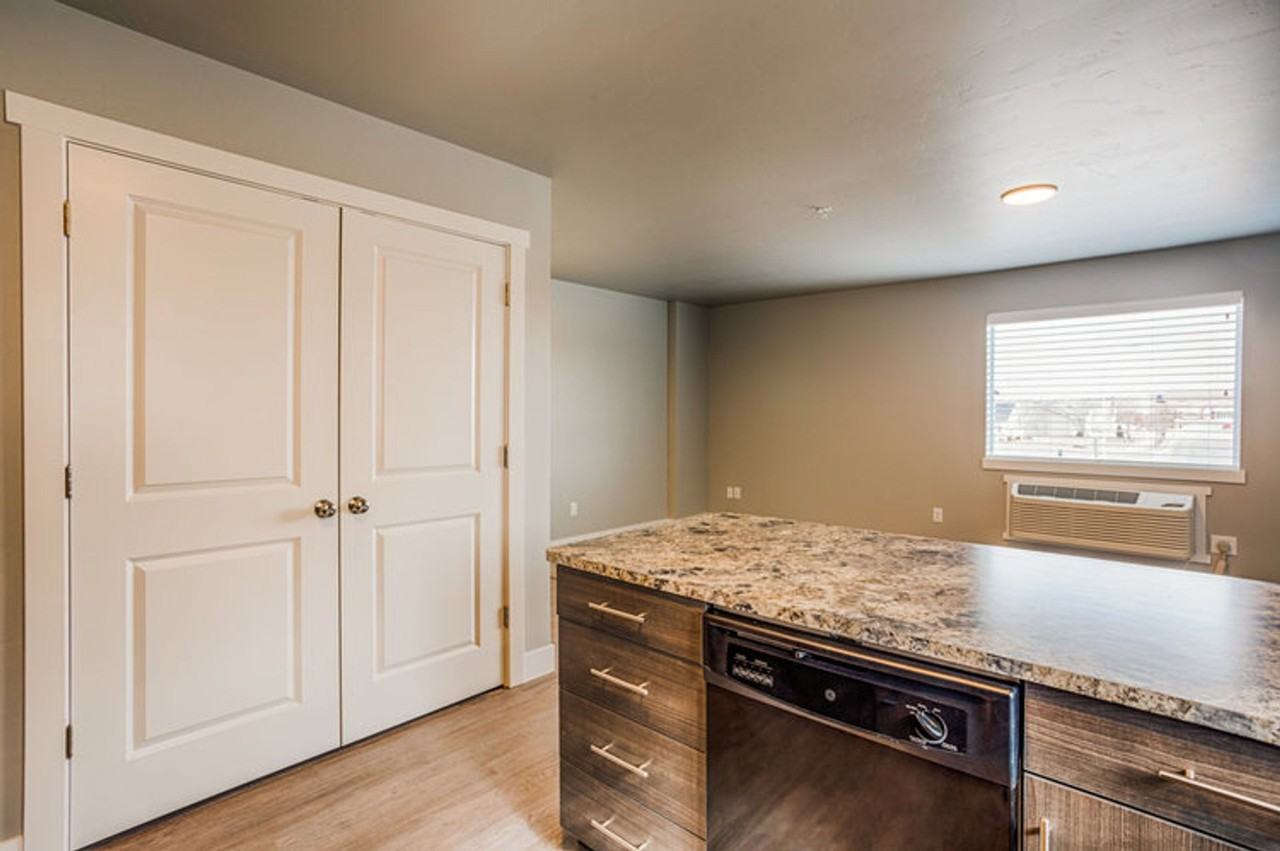 Rocky Ridge Apartment - Photo 4 of 14
