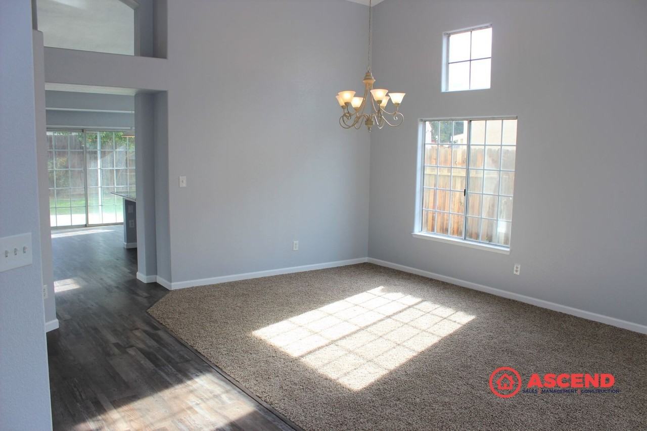 1008 Harvest Creek Rd - Photo 2 of 9