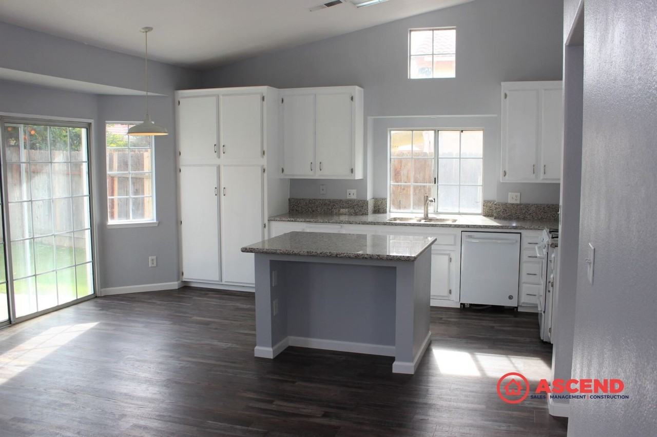 1008 Harvest Creek Rd - Photo 3 of 9