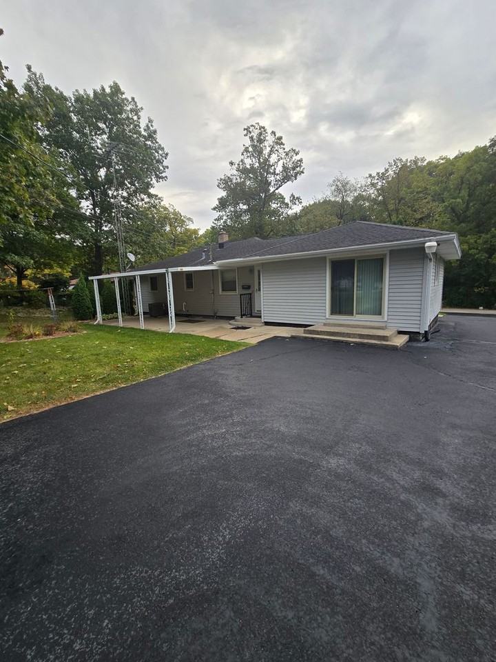 2620 Driftwood Trl - Photo 2 of 15