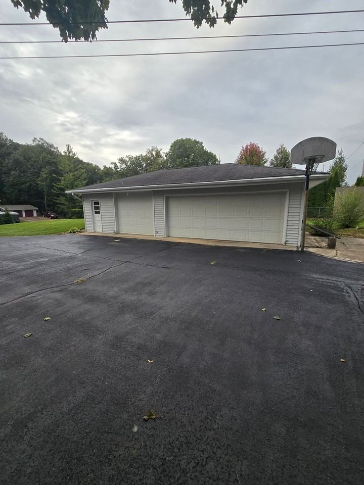 2620 Driftwood Trl - Photo 3 of 15