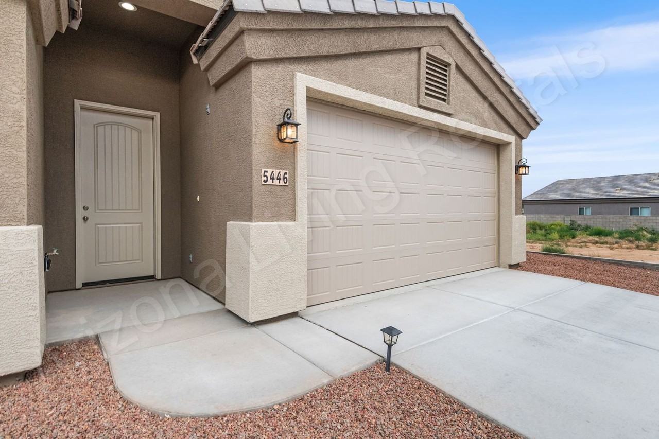 5446 Eagle View Rd - Photo 5 of 27