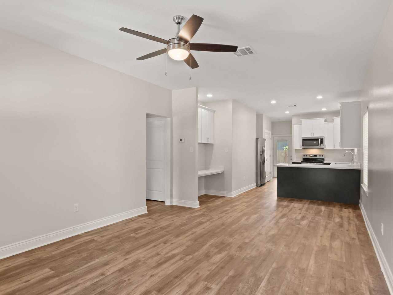 South Division St. 404 - Photo 3 of 16