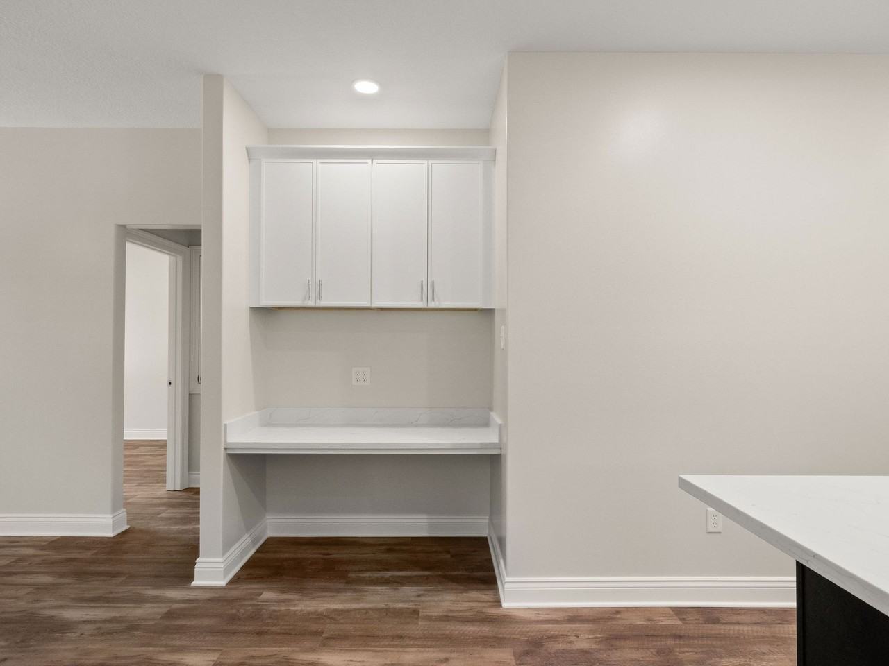 South Division St. 404 - Photo 4 of 16
