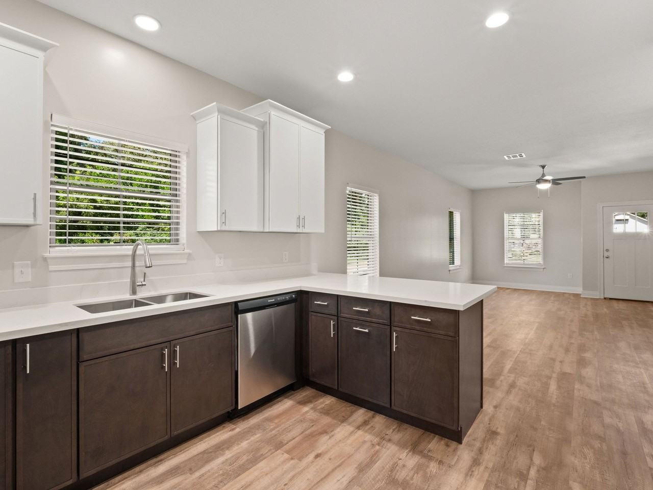 South Division St. 404 - Photo 6 of 16