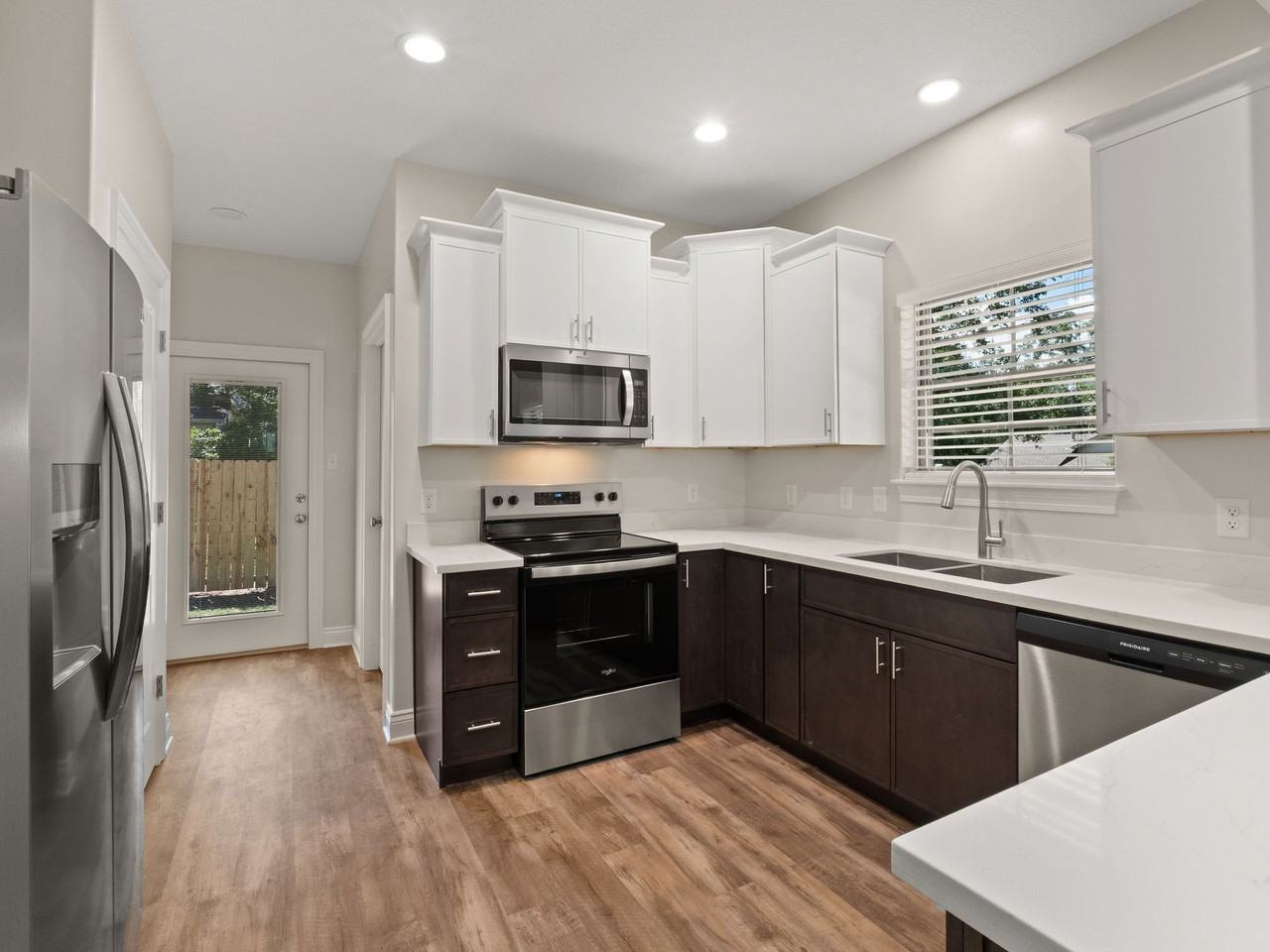 South Division St. 404 - Photo 7 of 16