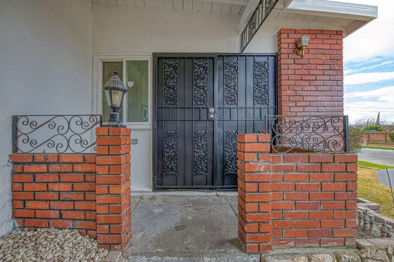 255 W Hawes Ave - Photo 3 of 17