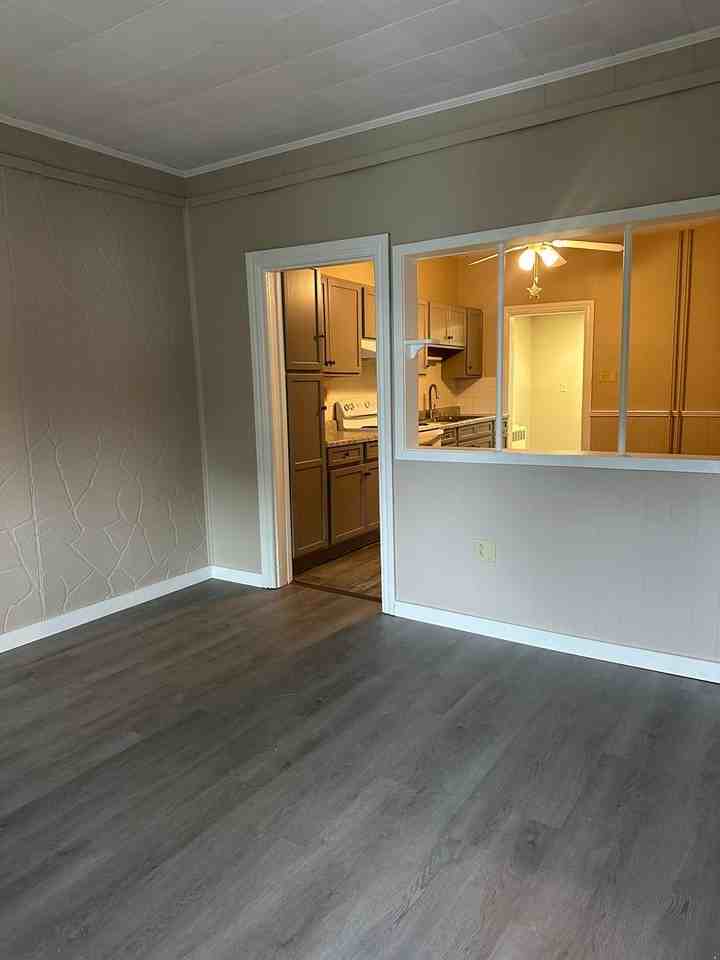 20 S Elm St - Photo 3 of 11