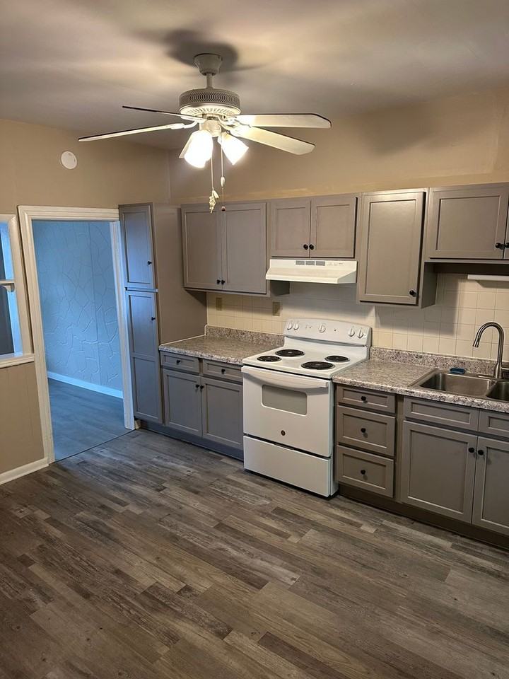 20 S Elm St - Photo 4 of 11