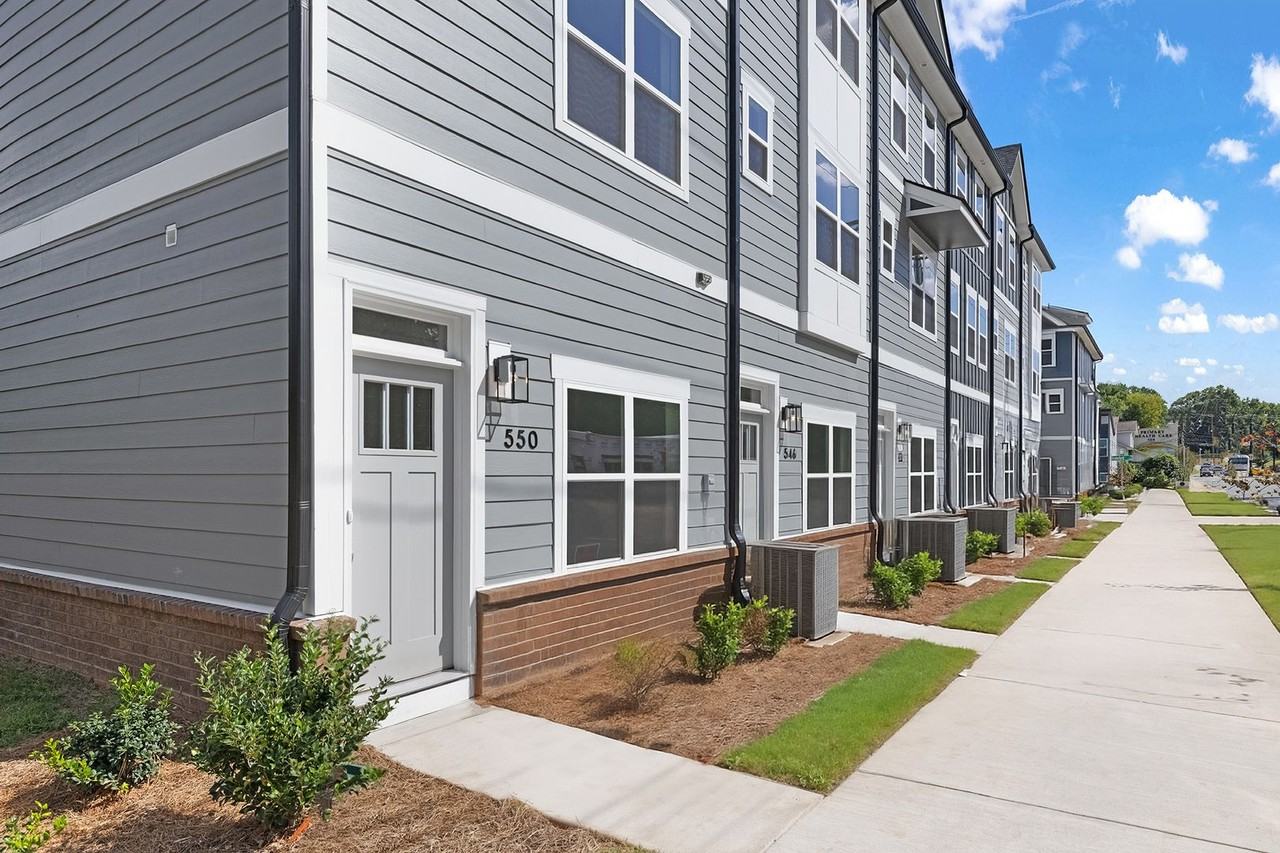 550 Beatties Ford Rd - Photo 3 of 28