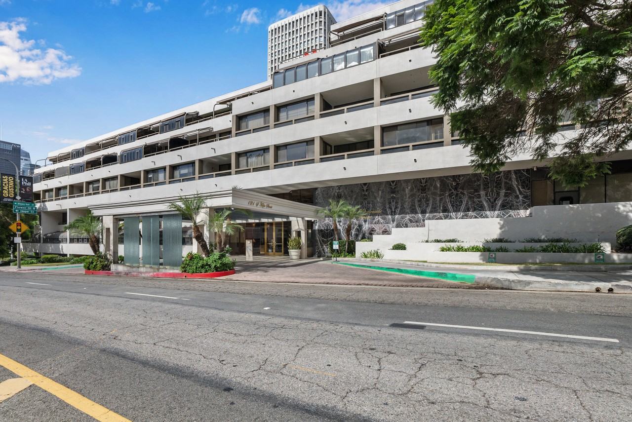 121 South Hope Street #435 - Photo 3 of 31