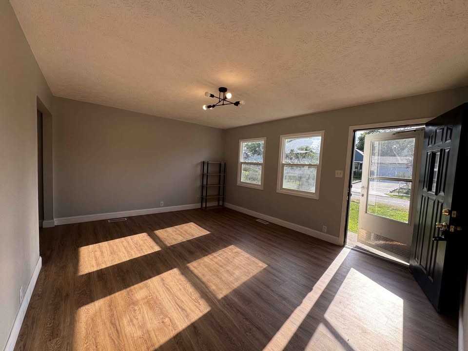 121 S Wittfield St #NA - Photo 3 of 14