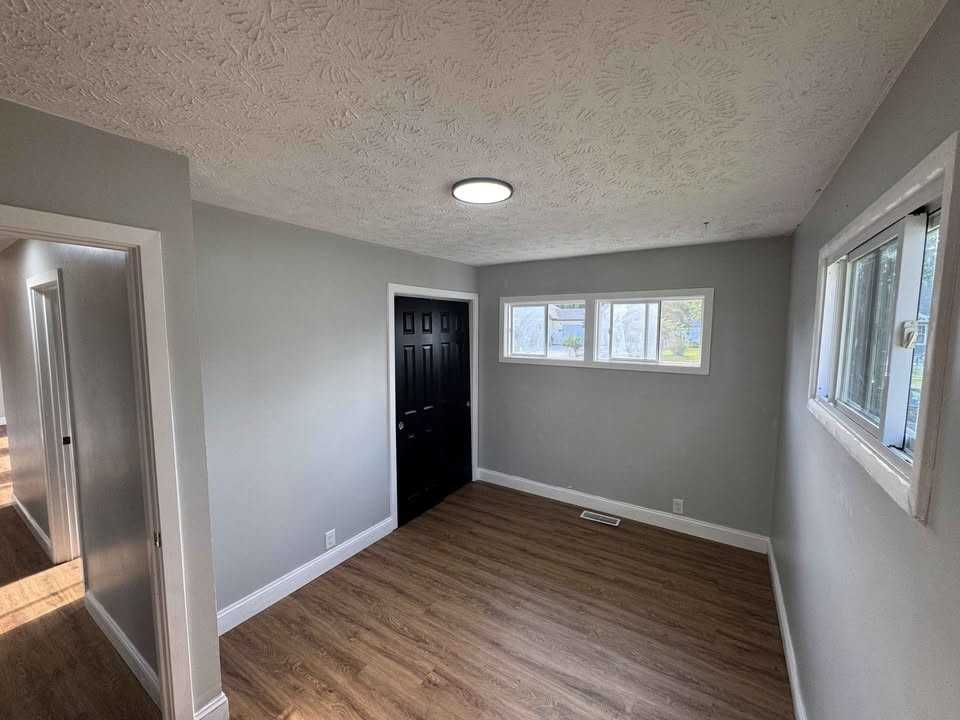 121 S Wittfield St #NA - Photo 4 of 14