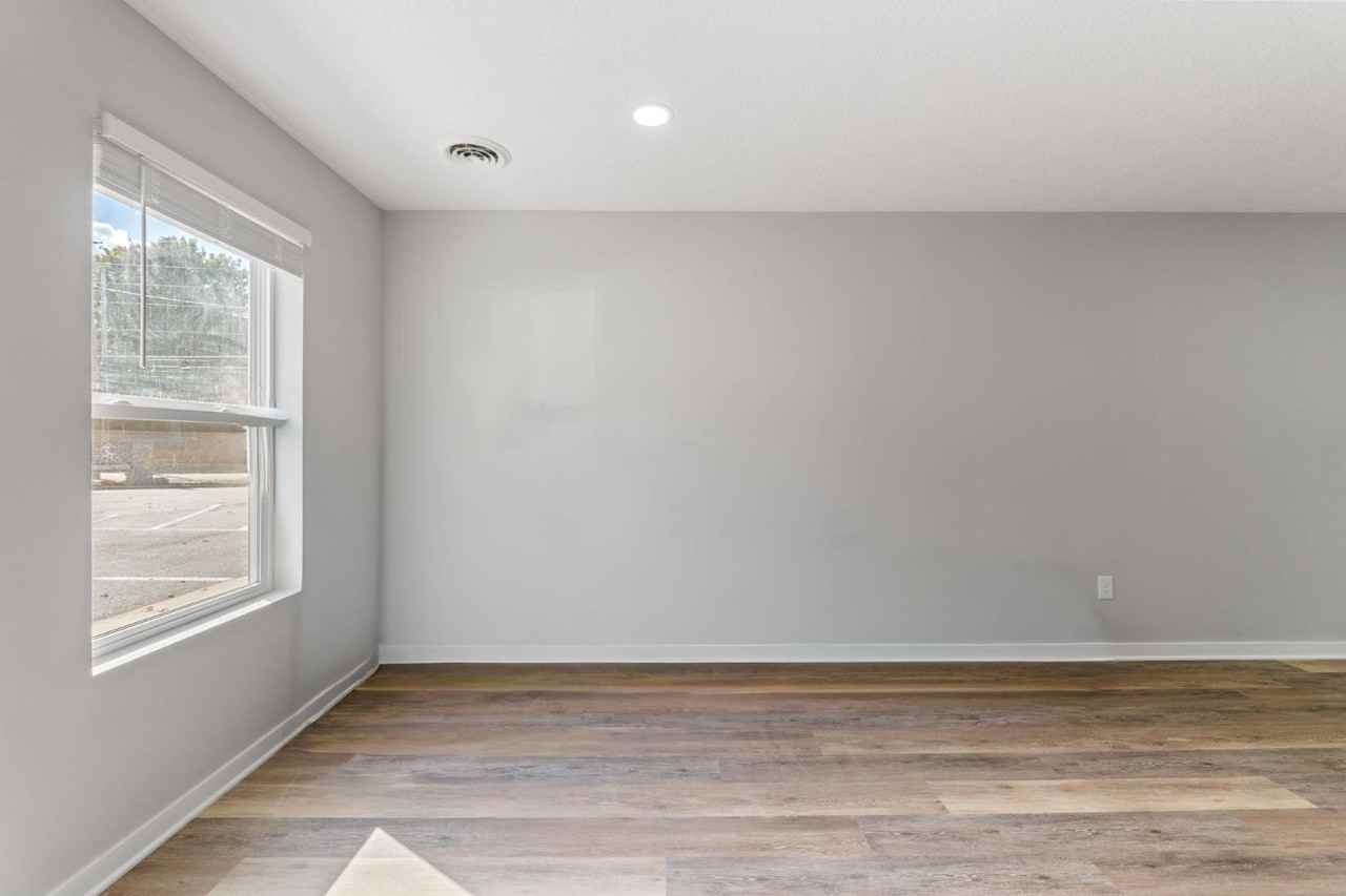 390 E North Franklin St - Photo 6 of 17