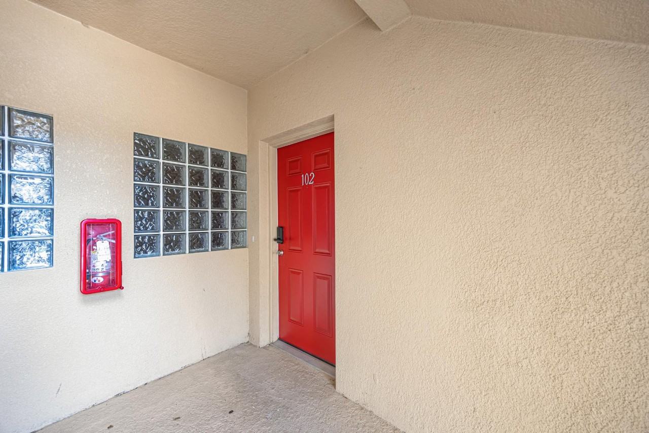 9516 Amberdale Ct - Photo 4 of 11