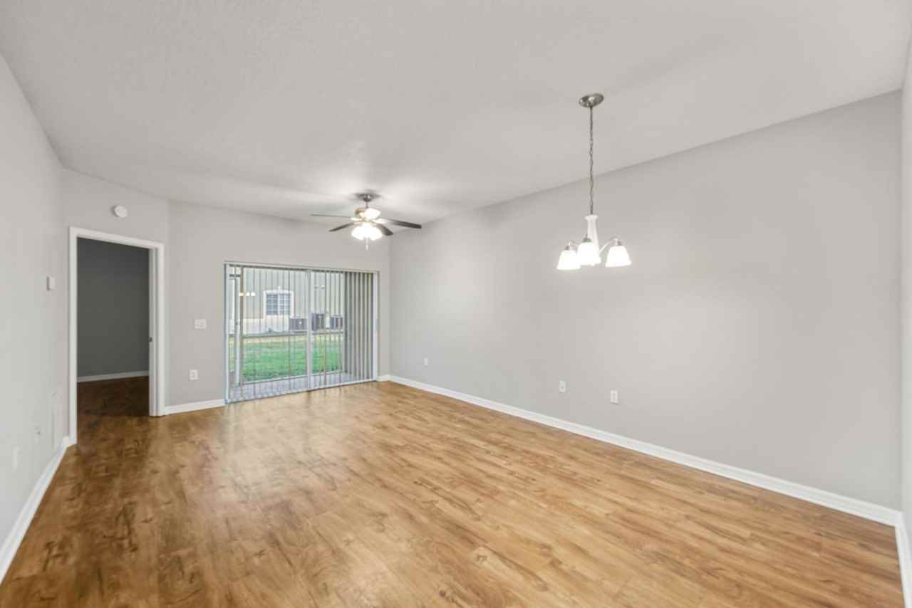 9516 Amberdale Ct - Photo 5 of 11