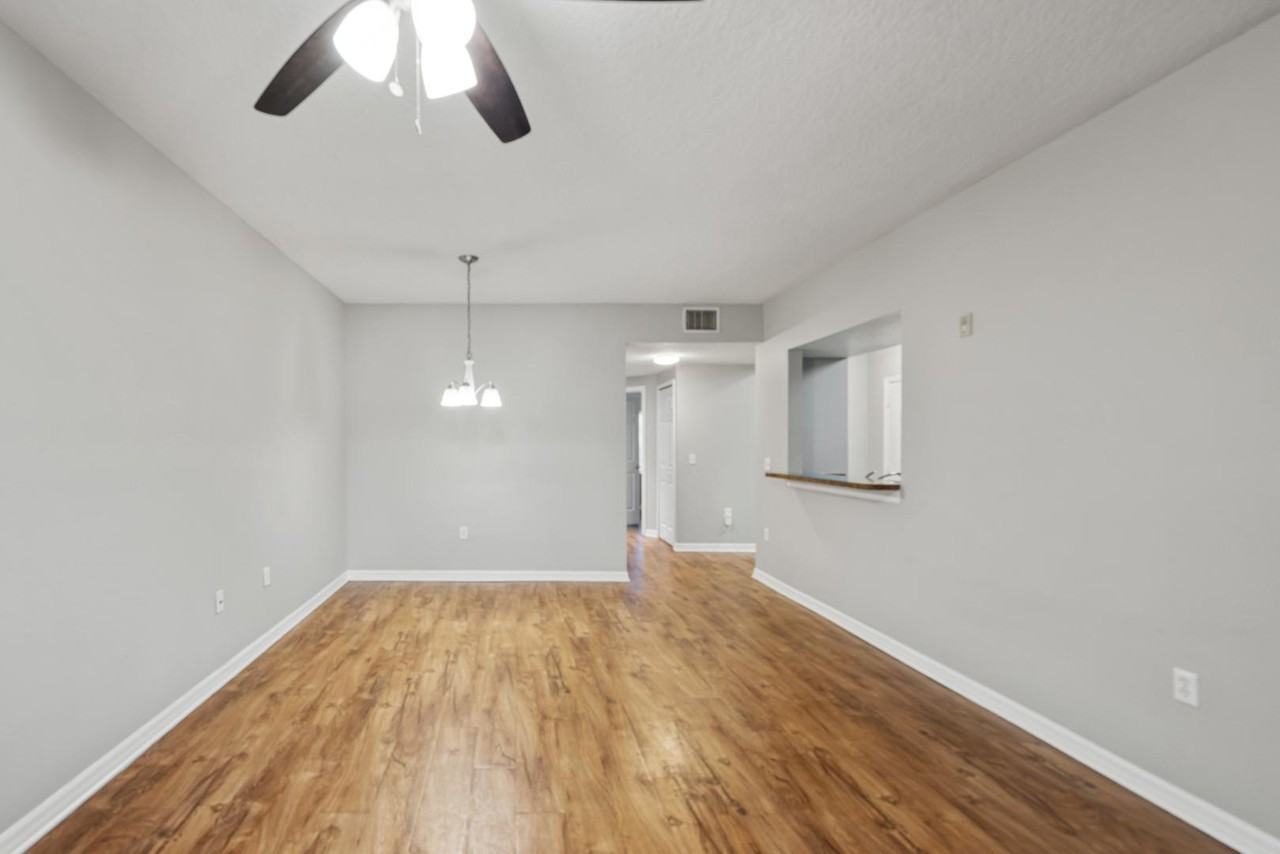 9516 Amberdale Ct - Photo 6 of 11